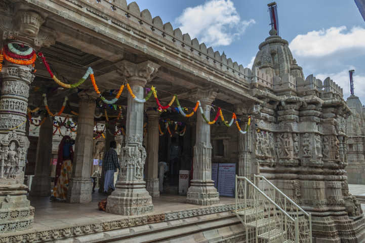 20 - India - Chittorgarh - fuerte de Chittorgarh - templo hindu de Sat Bees Dejeri Jain